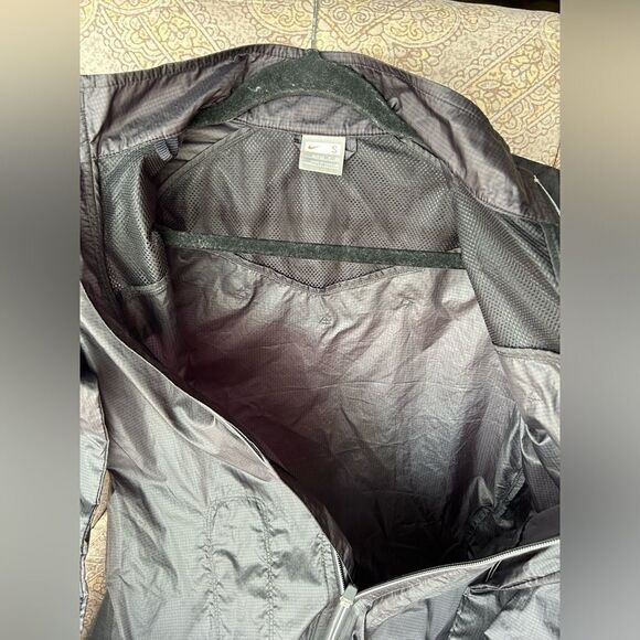 Nike Black Women's Jacket - Picture 4 of 5